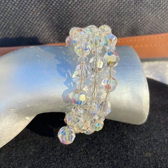 Aurora Borealis bracelet and hanging clip earrings. - Picture 7 of 14